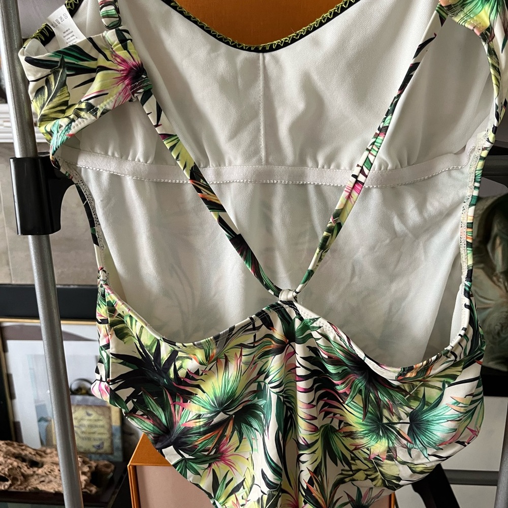 Lucky Brand Coastal Tropical Print One-Piece Swimsuit‎ - Picture 9 of 10